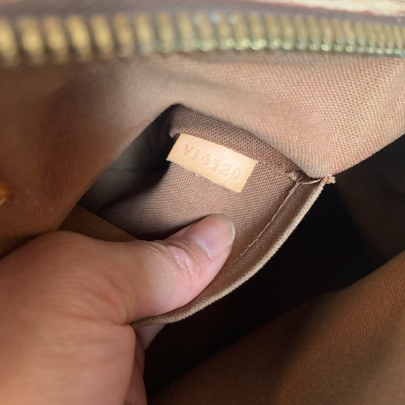 Louis Vuitton - Picture 14 of 16